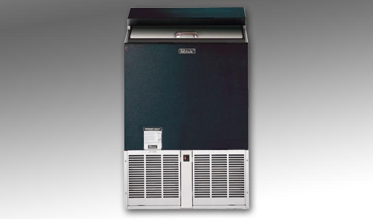 Perlick 24" Glass Froster Black w/shelfs